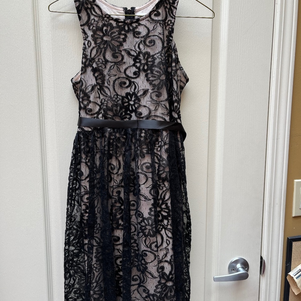 Girl’s Exquisite Lace Fancy Dress